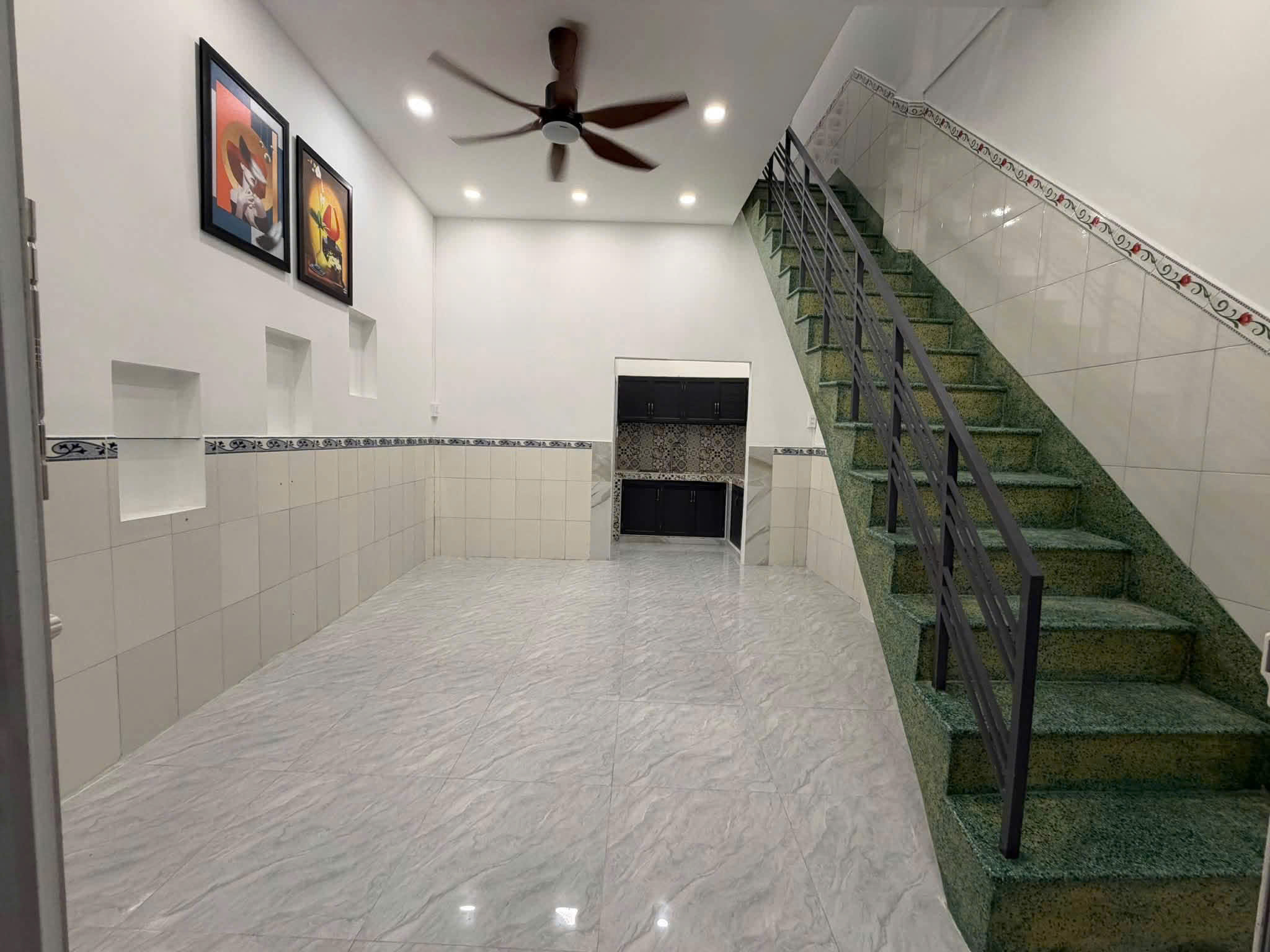 Bán nhà 2 tầng mặt tiền đường,192 Ngô Đến TP Nha Trang chỉ 2.350Tỷ