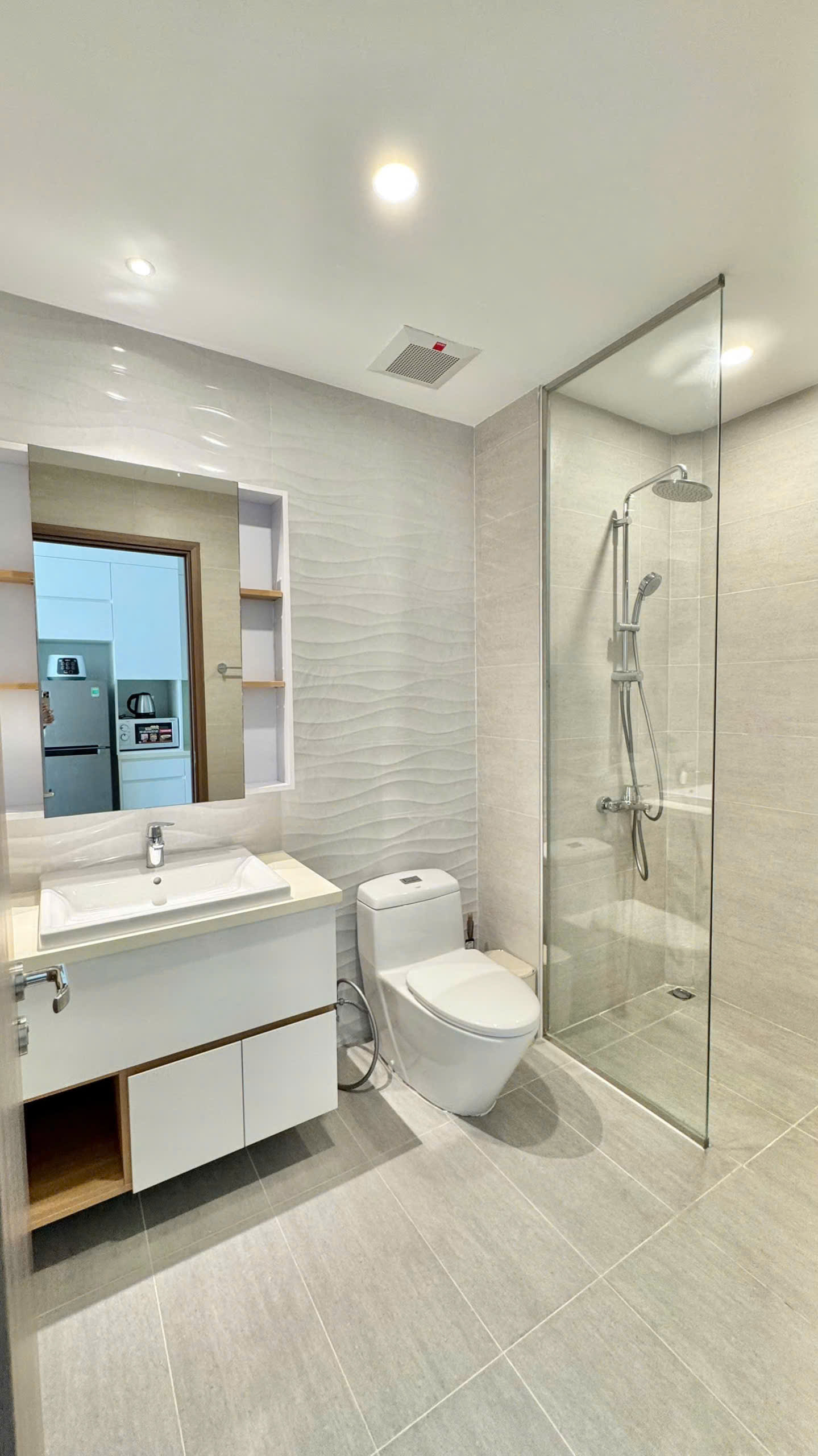 bán căn hộ Scenia  Bay dạng studio dt 45.6m2 Giá bán: 3 tỷ 1 lh e