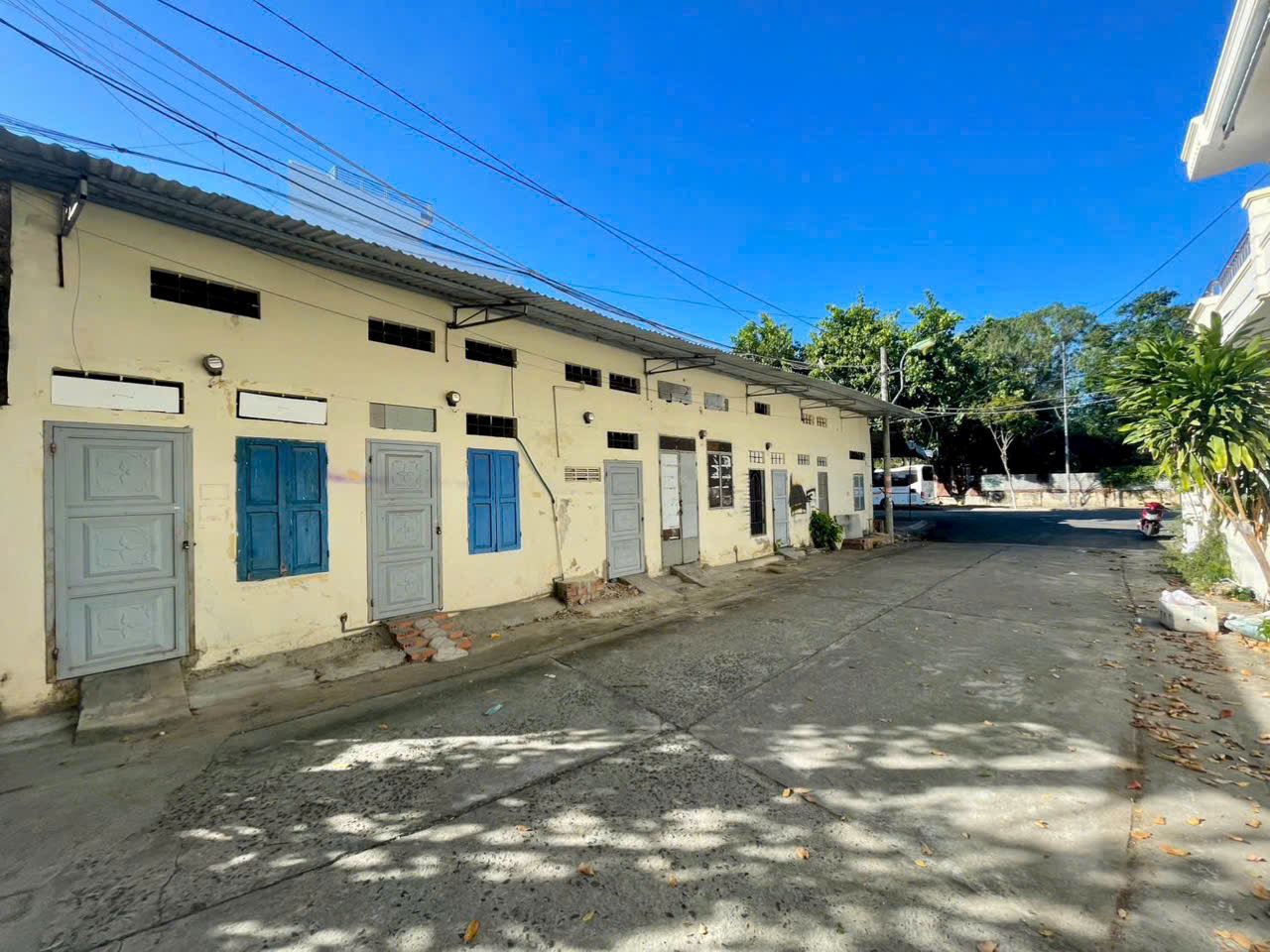 Bán lô góc Nguyễn Thị Định và Phan Như Cẩn đối diện sân bay cũ. Dt 75,5m2 chỉ 8,5 tỷ.