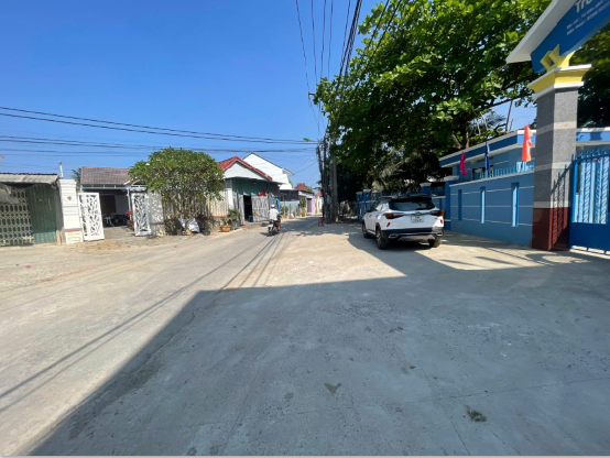 Cần bán gấp đất mặt tiền thôn Tây - Vĩnh Phương Nha Trang 110m2 giá 1 tỷ 550tr e Trinh