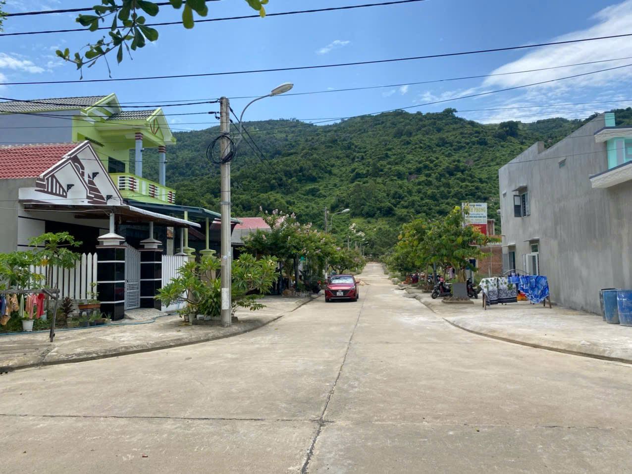 bán  đất thôn tây bắc xã Đại Lãnh dt  123m2 1,4 tỷ mọi thông tin chi tiết vui lòng liên hệ e Trinh