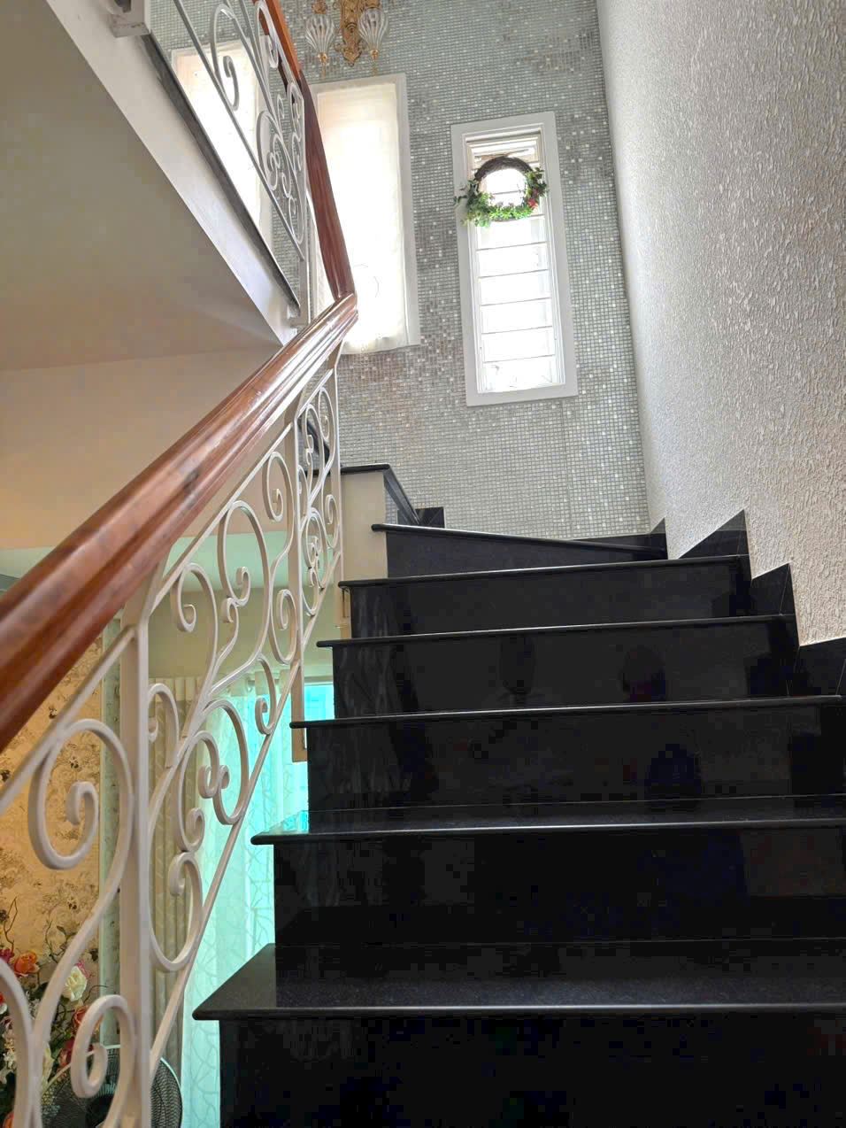 Bán nhanh nhà mặt tiền Trần Bình Trọng khu bàn cờ trung tâm Nha Trang