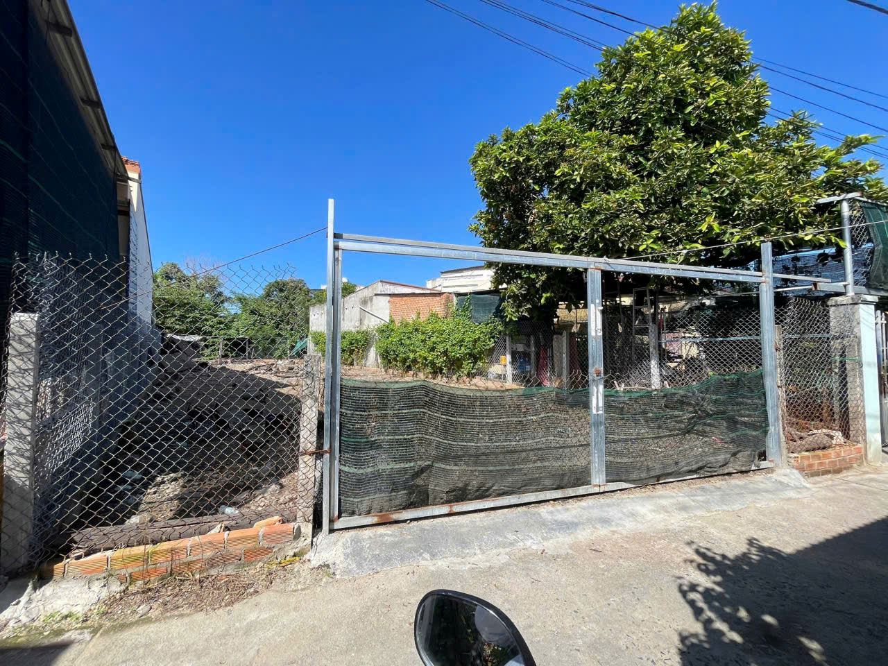 bán đất phường Tây Nha Trang Diện tích: 232,5m² Giá bán : 2 tỷ 500 e Trinh