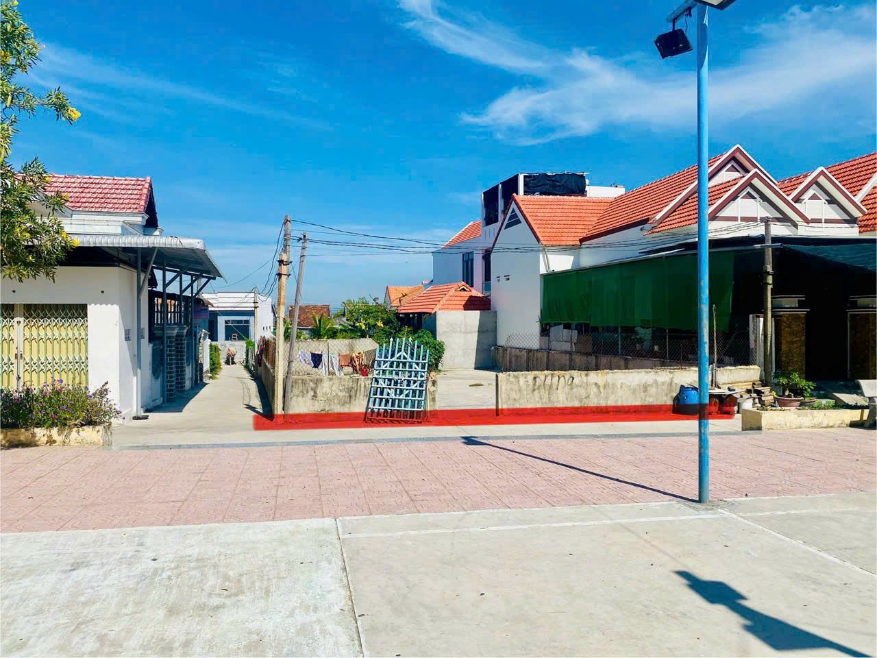 Chủ cần tiền bán NHANH lô góc gồm 2 sổ cách biển Dốc Lết 180m