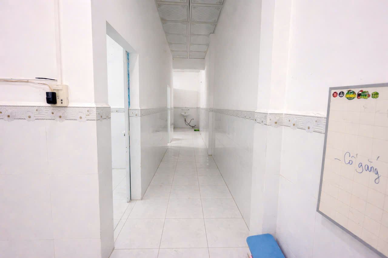 bán nhà cấp 4 khu tđc Đất Lành dt 64m² Giá bán: 3 tỷ 200 triệu em Trinh