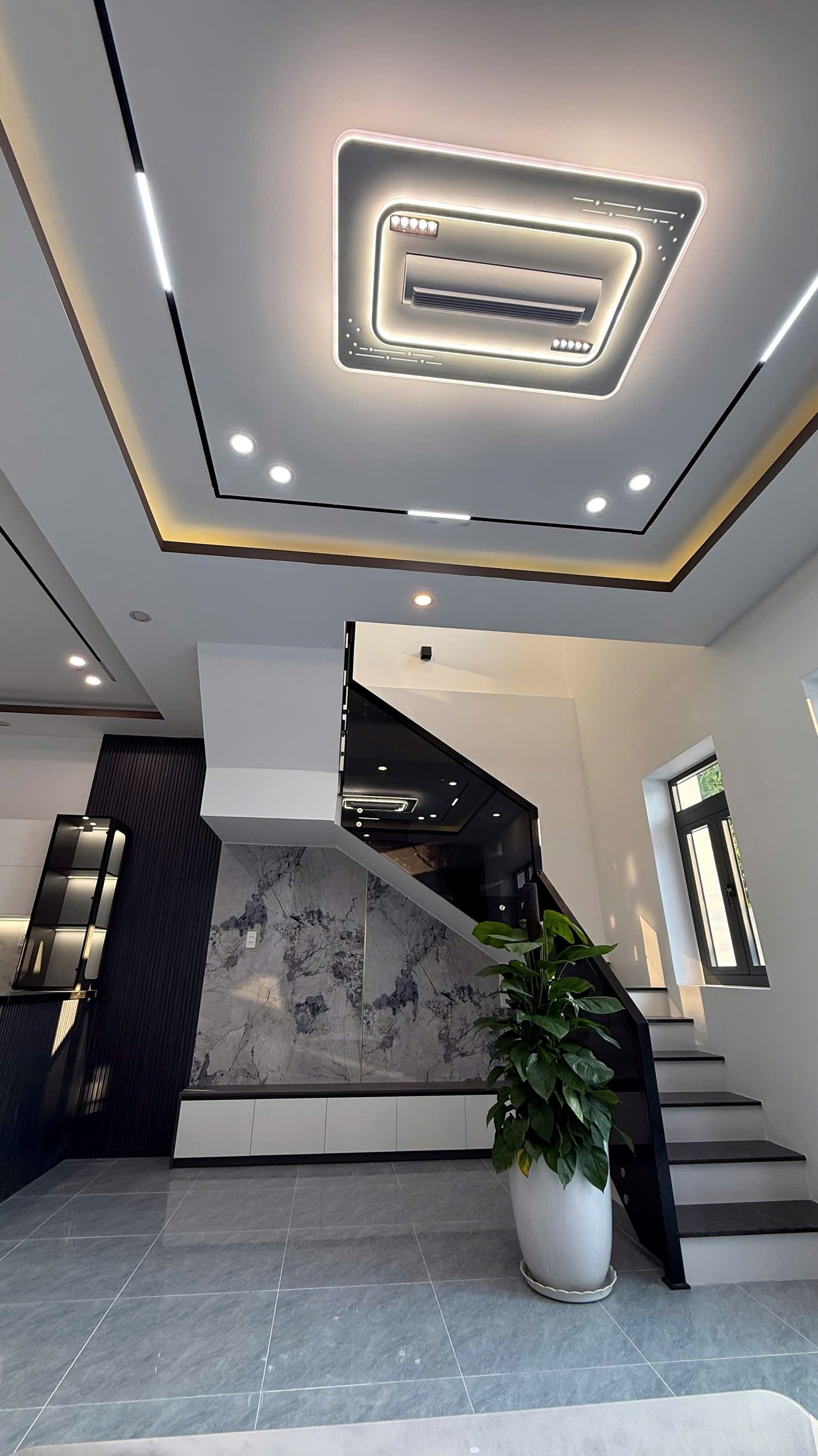 bán căn nhà tt Thị Trấn Diên Khánh DT 137m2 bán 3 tỷ 200tr lh e Trinh