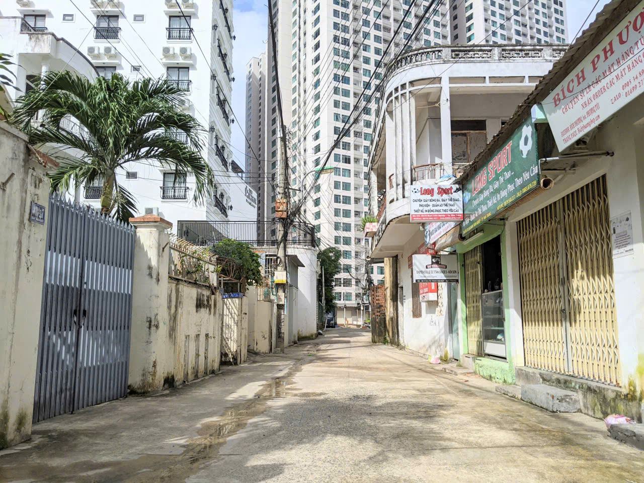 bán nhà bãi biển Hòn Chồng Dt: 103m2. giá 8ty868 lh e Trinh