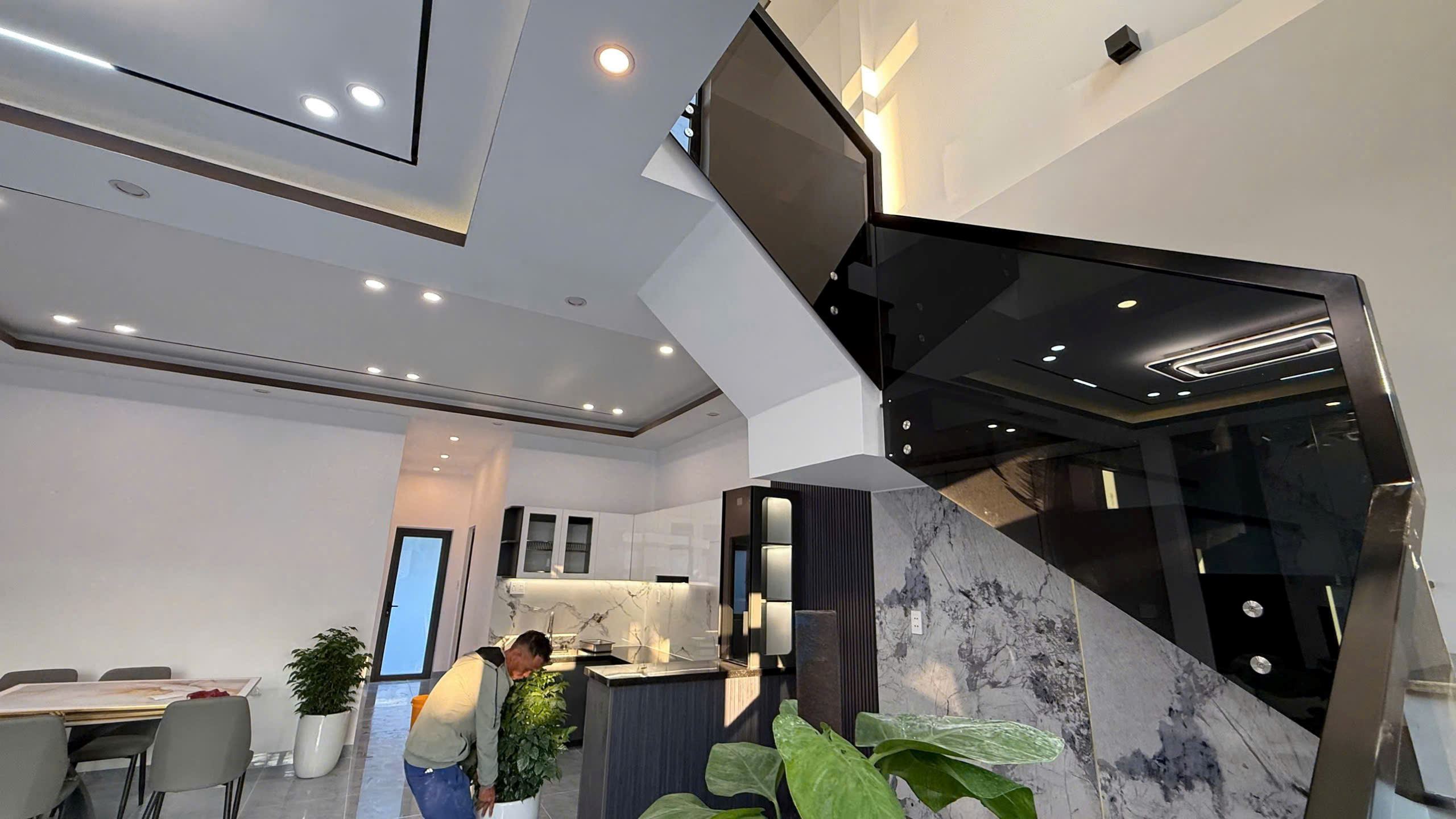 bán căn nhà tt Thị Trấn Diên Khánh DT 137m2 bán 3 tỷ 200tr lh e Trinh