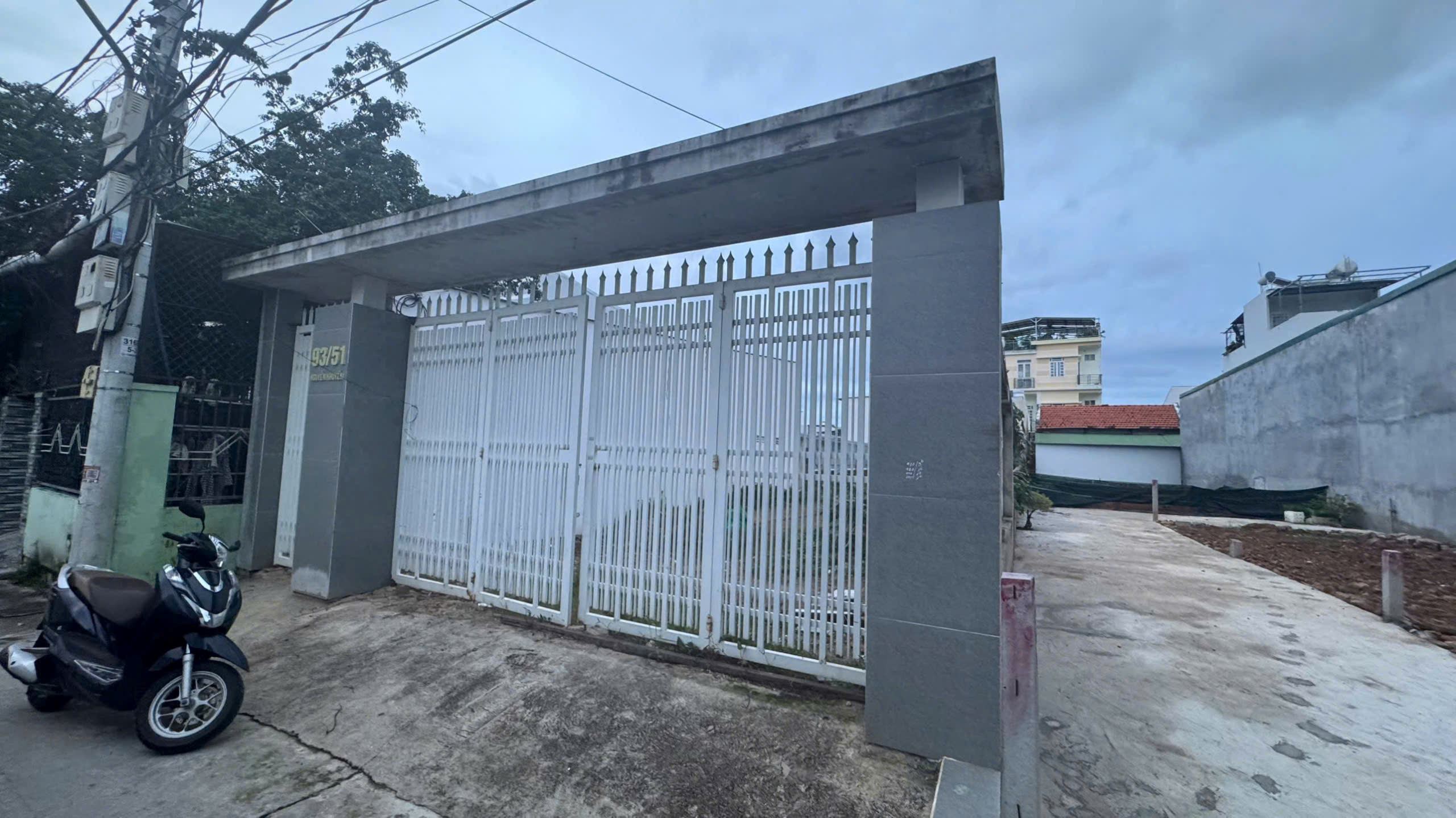 bán nhà mới Diên Toàn dt 72m² Giá bán: 3ty390 lh e Trinh