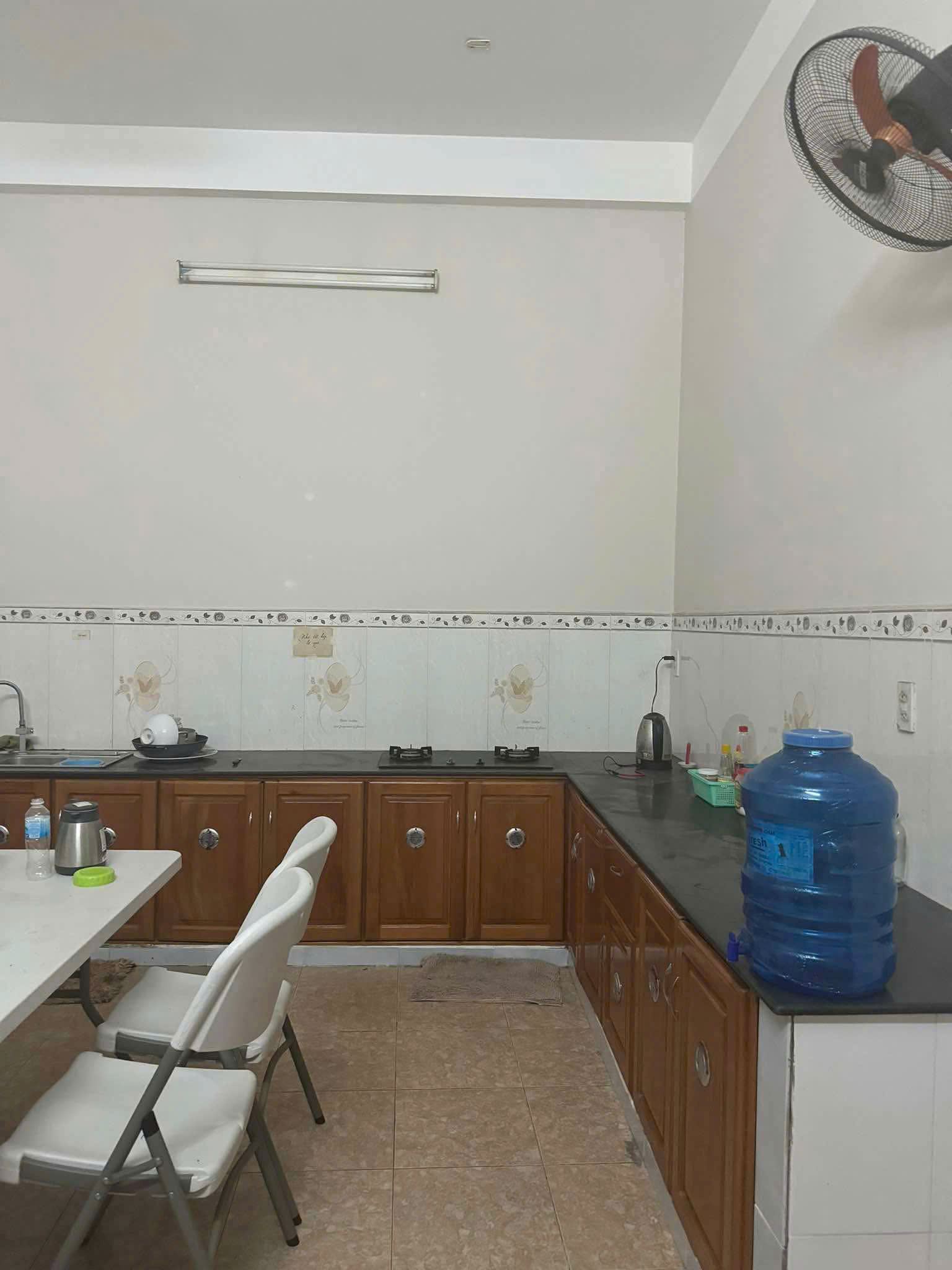 Bán Nhà 3 tầng, hẻm Hùng Vương _ bên đường là Chợ Đêm Phố Tây, dt 16,5 tỷ Diện tích: 103m²