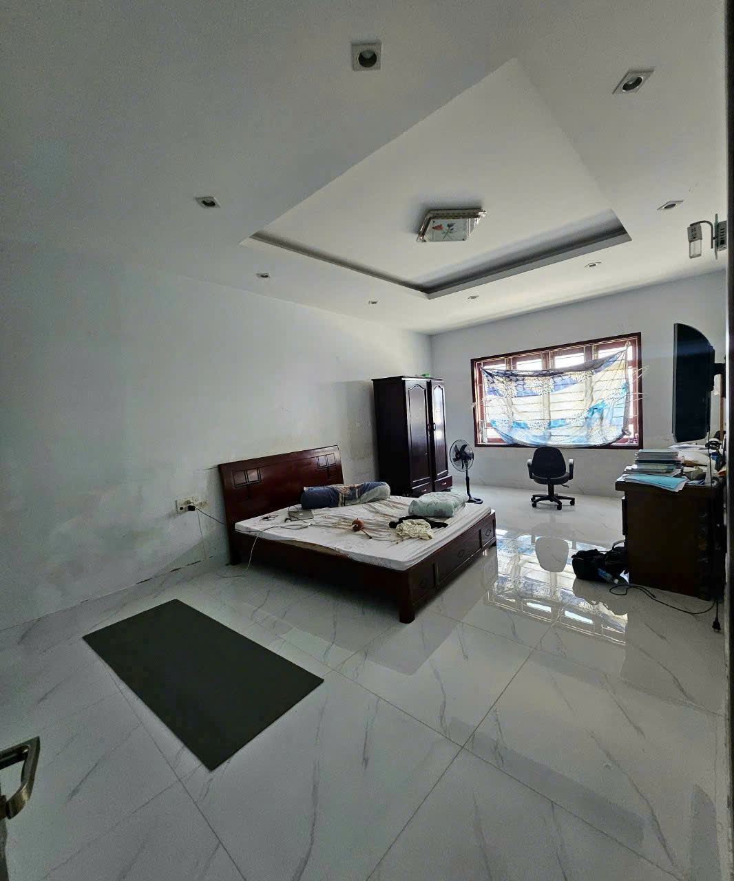 Bán khách sạn 3 sao, phố tây Nha Trang, diện tích 300m2. Giá 200 tỷ. LH: 0983767777 mr.Cường