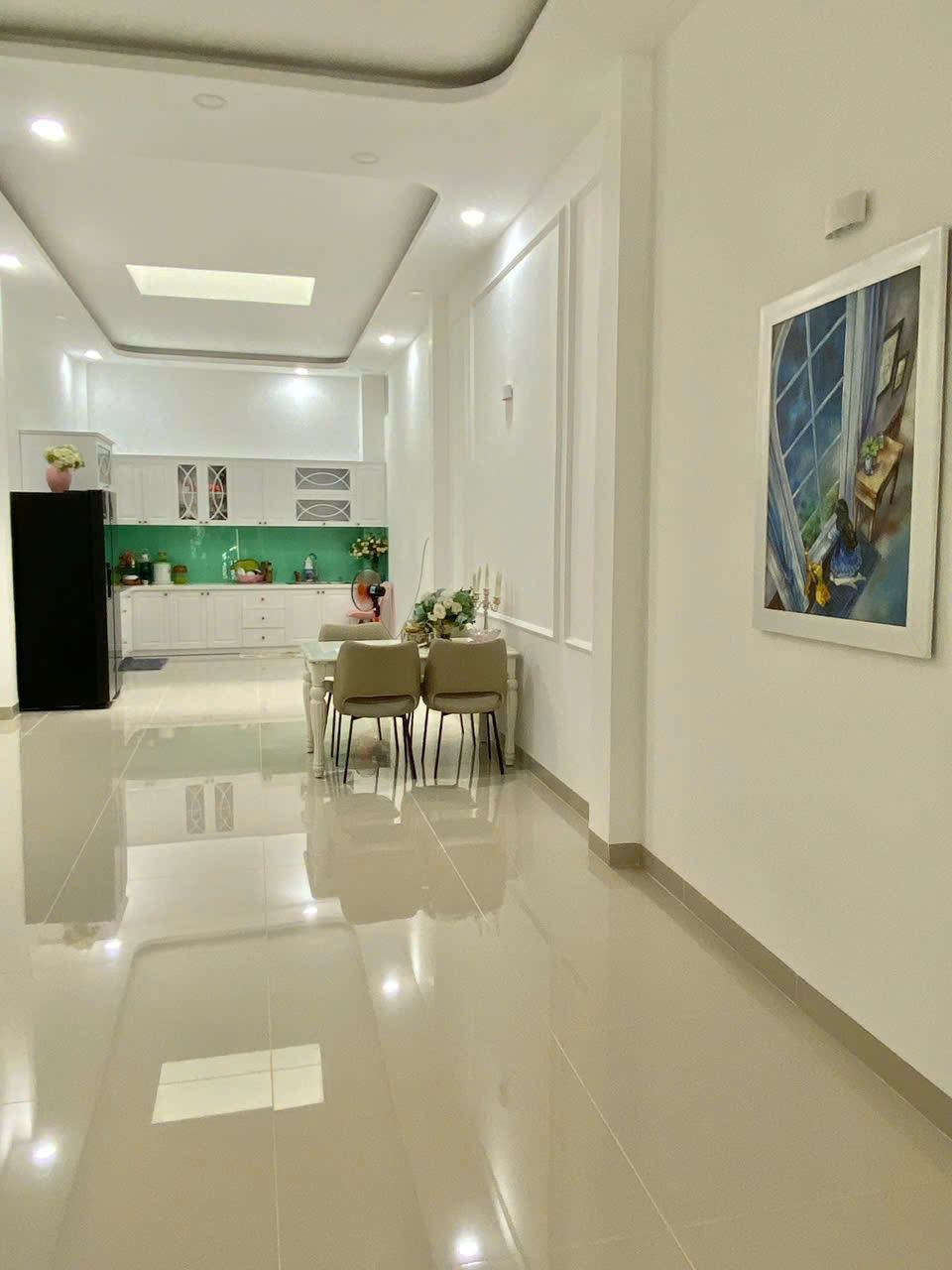 Cần bán cây xăng trung tâm 2 mặt tiền  Dt 320m2 -Giá bán 20 tỷ