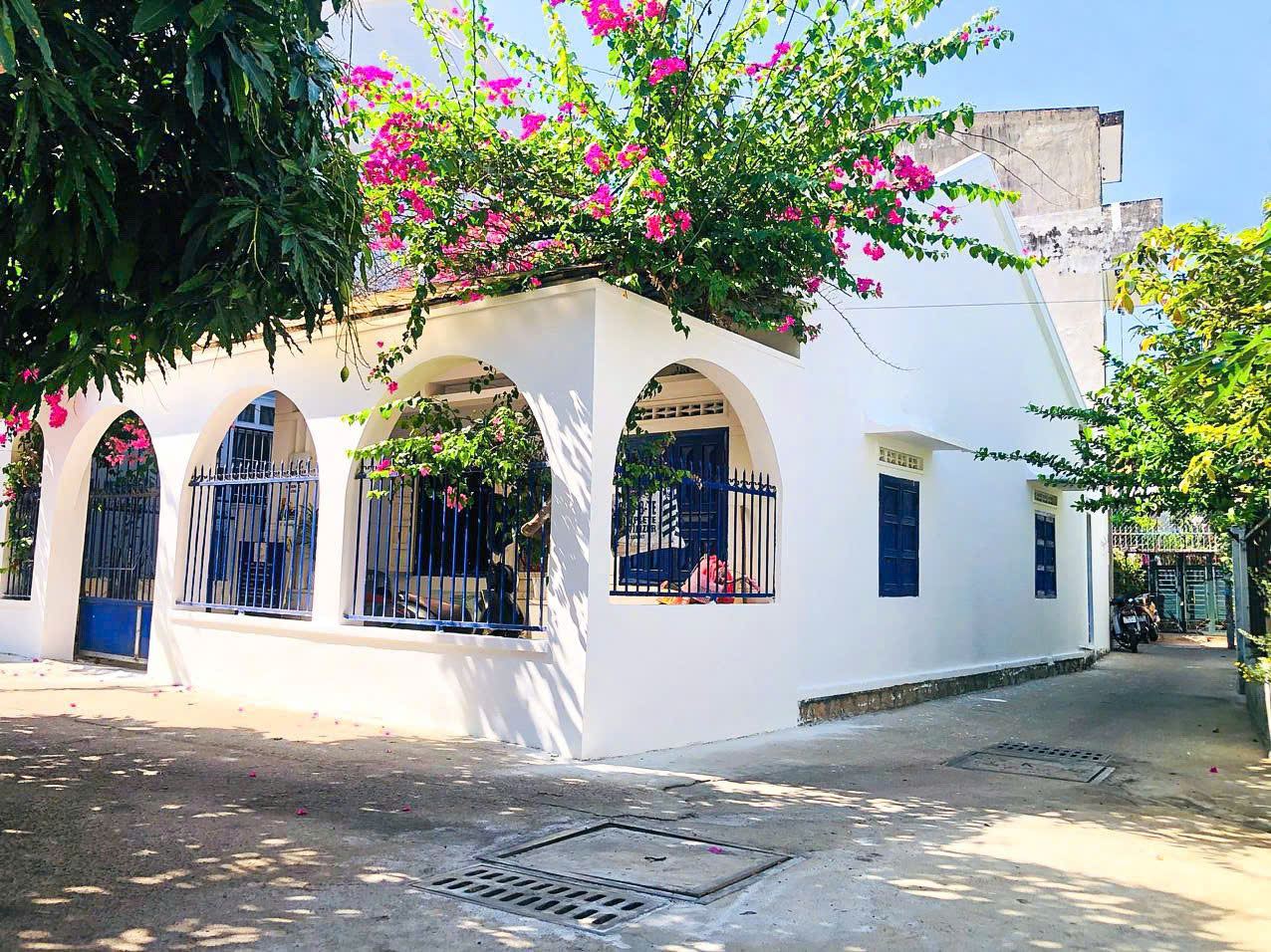 Bán nhà căn góc gần chợ Vĩnh Hải đường ôtô cách đường 2/4 tầm 30m cách biển hơn 500m Diện tích 125.3m2 (ngang 8.1m x 15.4m) Hướng...